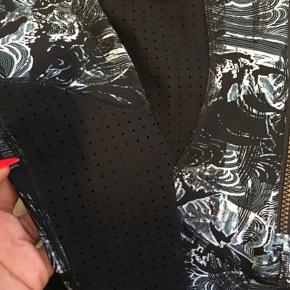Lululemon half zip - Picture 3 of 7